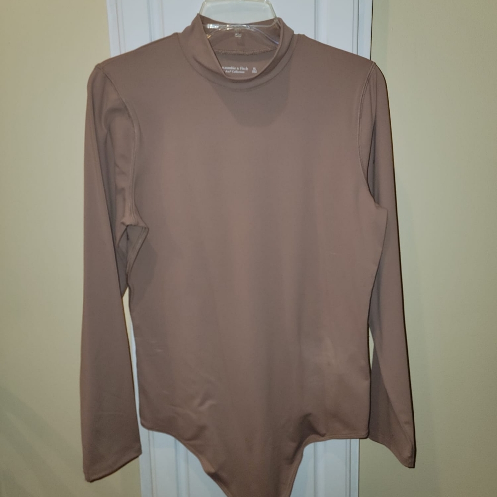 Abercrombie & Fitch Long Sleeve Mock Neck Bodysuit in Mauve Brown